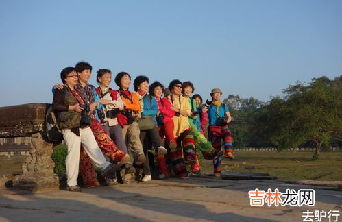 为何中国游客在泰国总是会受到欢迎,有人说三亚景色不输泰国，为什么中国的游客却更爱去泰国？