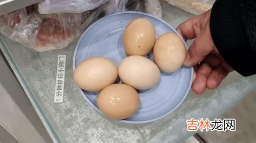鸡蛋在冰箱里放了三个月还能吃吗,鸡蛋在冰箱里放了三个月还能吃吗