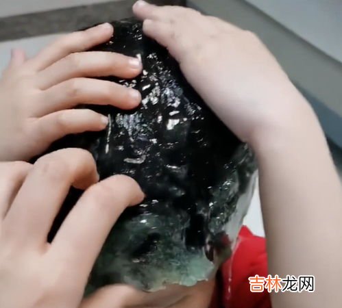 水晶泥粘在纸上怎么把它快速去除,水晶泥粘到书包上怎么弄干净？