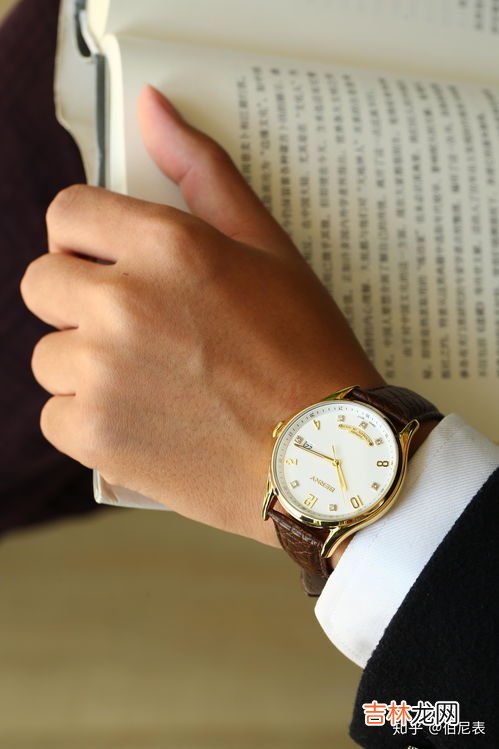 手表男的戴哪只手更好,男生手表应该戴哪只手
