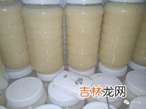 蜂蜜可以用开水冲吗,有人说用开水泡蜂蜜有毒，是真的还是假的？