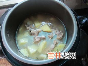 秋季滋补小排骨土豆汤,排骨汤炖土豆怎么做