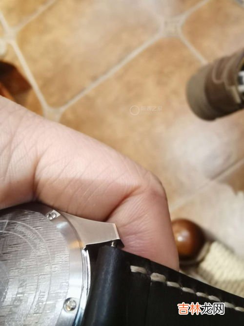 手表表带拆卸教程,手表带怎么拆卸