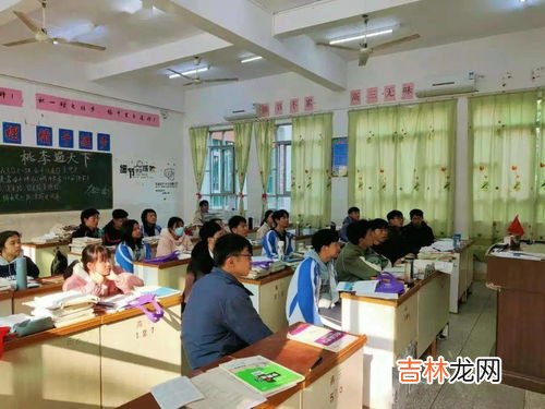 从实践出发理解社会生活的本质,怎样理解社会生活在本质上是实践的？