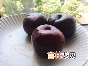 李子里面发黑能吃吗,黑布林李子里面变褐色了