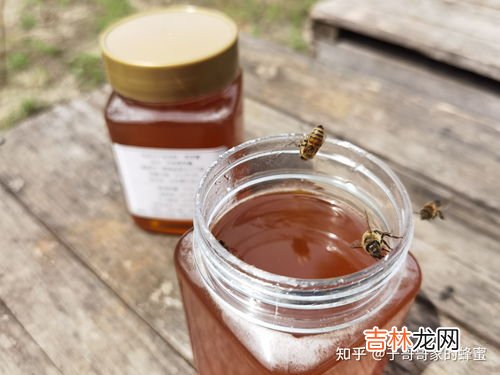 蜂蜜有气泡正常吗,蜂蜜表层有很多泡沫，是怎么回事？