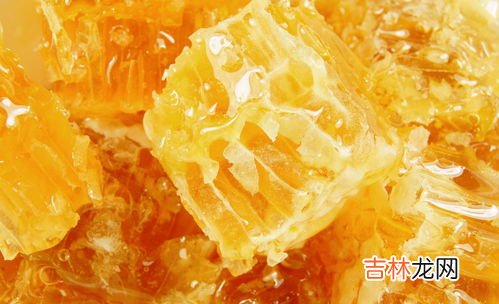 蜂蜜有气泡正常吗,蜂蜜表层有很多泡沫，是怎么回事？