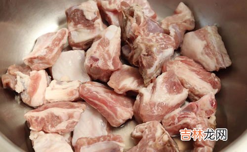 排骨有一股骚臭味是什么原因,为什么刚买的排骨煮时有异味