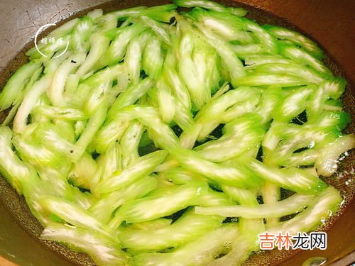 海鲜菇炒之前用焯水吗,海鲜菇要焯水吗