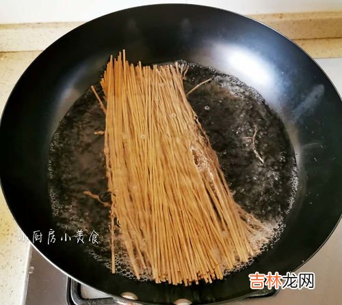 挂面能用热水泡熟吗,平时那些要煮的面可以用热水泡着吃吗