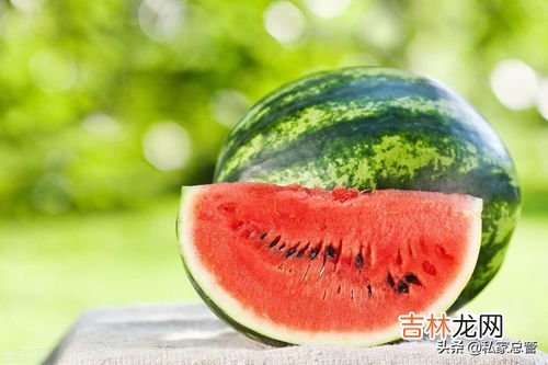 西瓜冻了一晚上还能吃吗,西瓜在冰箱里冷冻之后还能吃吗 西瓜在冰箱里冷冻之后还可以吃吗