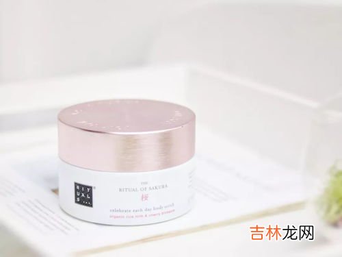 身体磨砂膏能用在脸上吗,磨砂膏是用来清除身体上的死皮的,那磨砂膏能涂脸上吗?