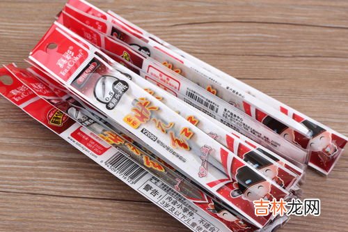 红笔芯染到衣服上怎么处理,如何去除衣服上的红圆珠笔渍