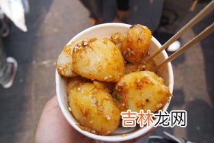 土豆中间有黑点能吃吗,土豆切开以后发现土豆心有黑斑,这样的土豆能吃吗?