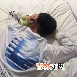 男生喜欢摸你的头是喜欢吗,男孩子喜欢摸我头是喜欢我吗？