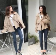 风衣和衬衣怎么搭配女,里面是红色衬衣，外面搭什么颜色的风衣好看？21岁得女人穿。。