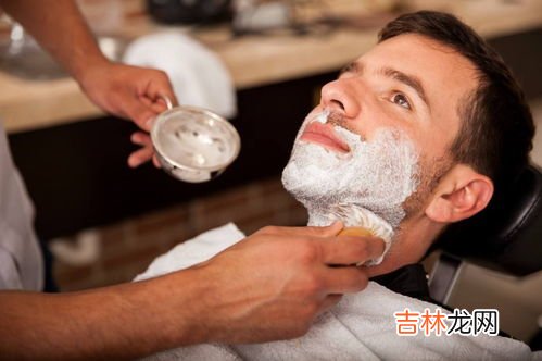 刮胡子刮出血会留疤吗,用刮胡刀刮胡子把嘴刮伤了不会留疤吧?