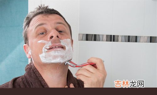 刮胡子刮出血会留疤吗,用刮胡刀刮胡子把嘴刮伤了不会留疤吧?
