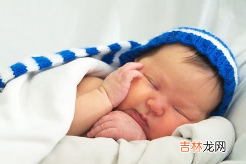腋下不舒服摸不到任何东西是怎么回事,左边腋窝有异物感,出汗时很疼.但是摸不出来有东西.怎么回事?