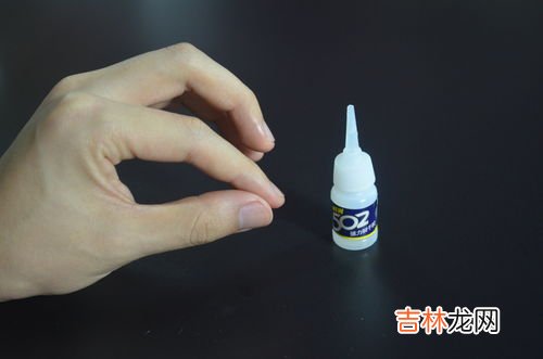 502胶水粘手上干了怎么洗掉,手上沾了502胶水干了怎么办?