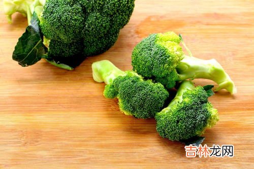 西兰花可以隔夜吃吗,西兰花用水泡一晚上第二天能吃吗