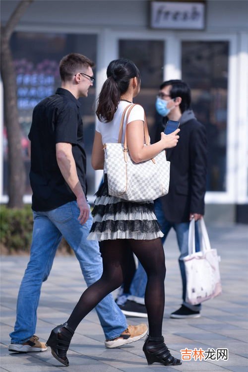 高跟凉鞋怎么搭配丝袜,高跟凉鞋搭配丝袜的几个方法，让双脚呼吸舒畅又不失
