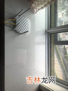 窗台每天早上全是水怎么解决,窗户上总有哈气水而且很多怎么办?