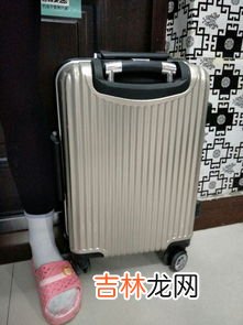 22寸箱子能带上飞机吗,22寸行李箱上飞机需要托运吗？