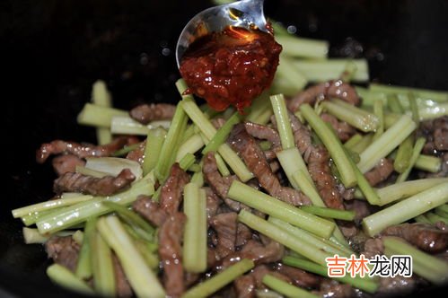 香菜和芹菜能一起吃吗,芹菜可以和香菜一起拌着吃吗??