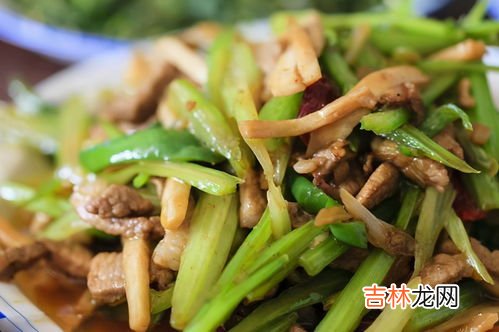 芹菜和蘑菇能一起炒着吃吗,芹菜能和香菇一起炒嘛