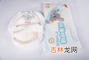 尿不湿防侧漏小妙招,宝宝晚上睡觉翻身，穿纸尿裤经常侧漏尿湿床单，该如何避免？