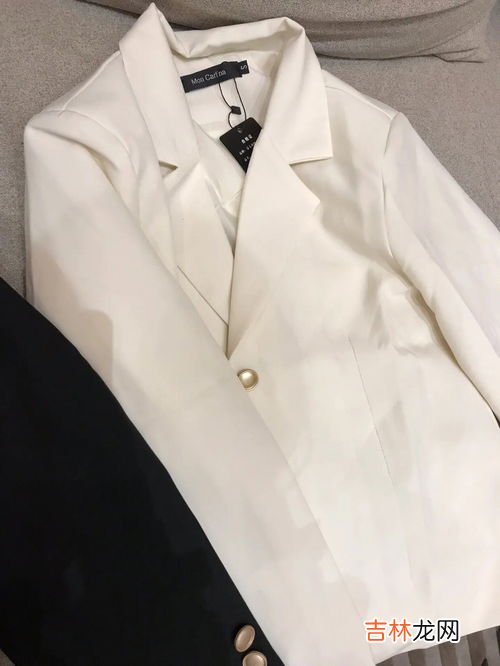 粉色和绿色搭配好不好看,粉色裤子和绿色上衣配吗？