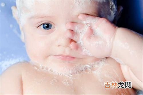 给孩子的正确洗脸方法,婴儿皮肤护理的方法有哪些?宝宝肌肤如何护理才好?