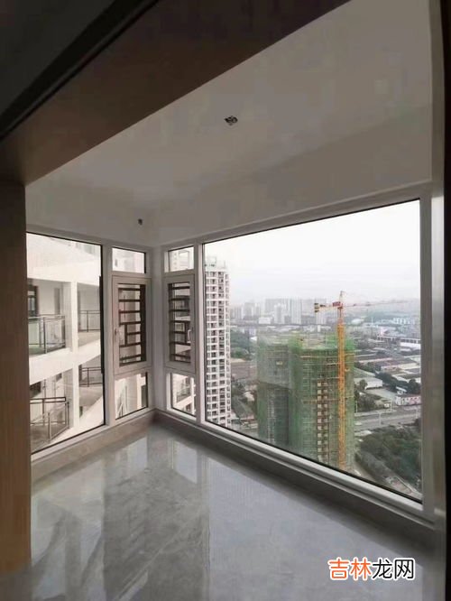 高层适合装哪种防护窗,有人说高层住宅窗户外不需要装护栏,对此你赞同吗?