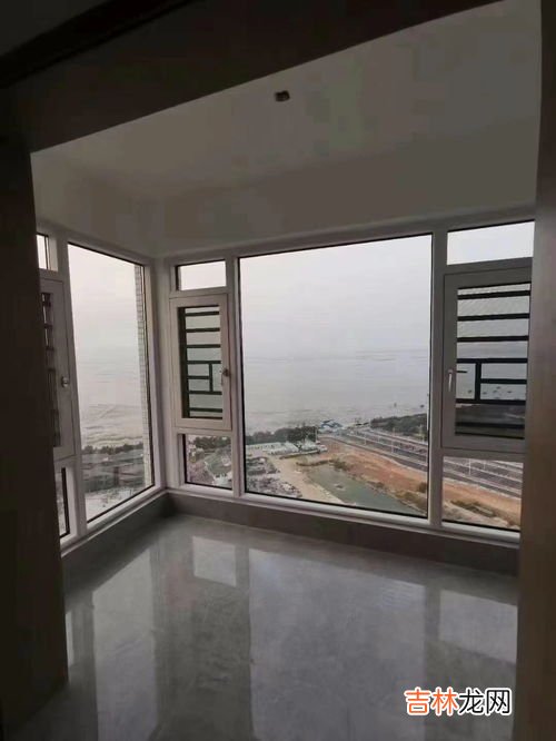 高层适合装哪种防护窗,有人说高层住宅窗户外不需要装护栏，对此你赞同吗？