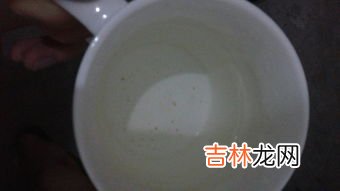杯子盖子被蒸汽吸住了怎么打开,热水瓶盖的太紧 被吸住了 打不开怎么办?