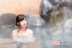 女人泡温泉会得妇科病吗,泡温泉下雨可以泡吗 泡温泉会不会感染妇科病