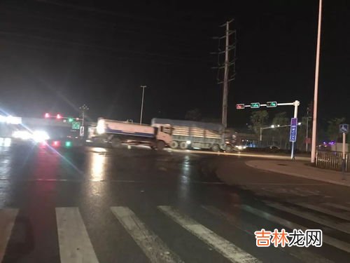 房间太热往地上洒水有用吗,房间太热没有空调怎么降温 房间太热往地上洒水有用吗