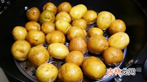 發青的土豆削皮能吃嗎,土豆削皮後呈現綠色的能吃嗎？