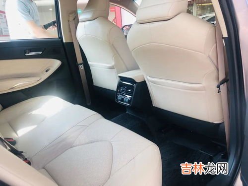 汽车内饰清洗一次大概多少钱,汽车内部清洗一般多少钱
