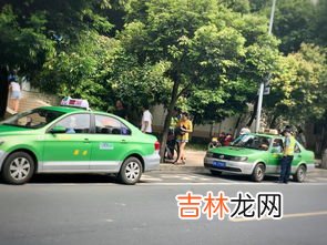 乘坐出租车时可以站在人行道上拦乘吗,乘出租车时应该站在哪里拦车