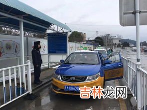 乘坐出租车时可以站在人行道上拦乘吗,乘出租车时应该站在哪里拦车