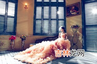 扶新娘进门的人有什么要求吗,女方进男方家门有什么规矩吗