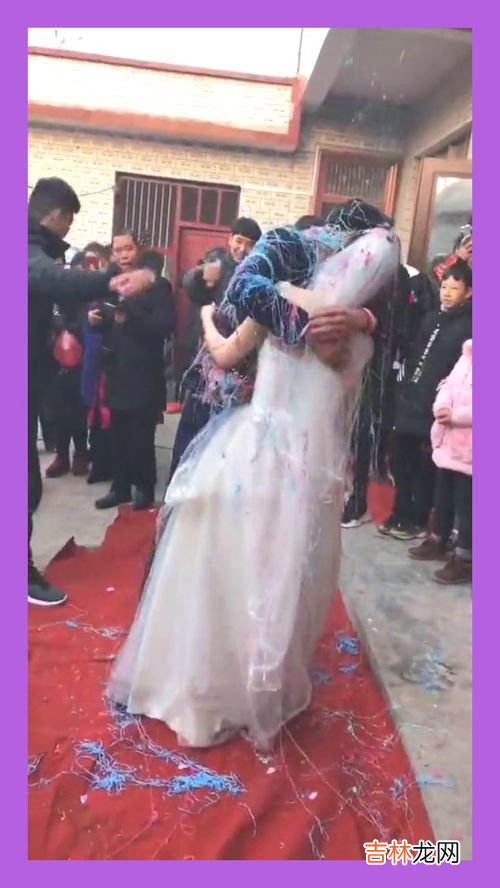 扶新娘进门的人有什么要求吗,女方进男方家门有什么规矩吗