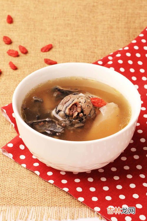 乌鸡炖汤加什么食材比较补气血,乌鸡炖什么补气血 可以加这些效果更好