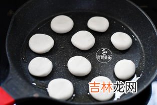 糍粑怎么做q弹,外焦里嫩的新版糯米糍粑,正宗的做法是什么?