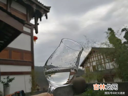 固态白酒和液态的区别,固态发酵和液态发酵的酒哪种好