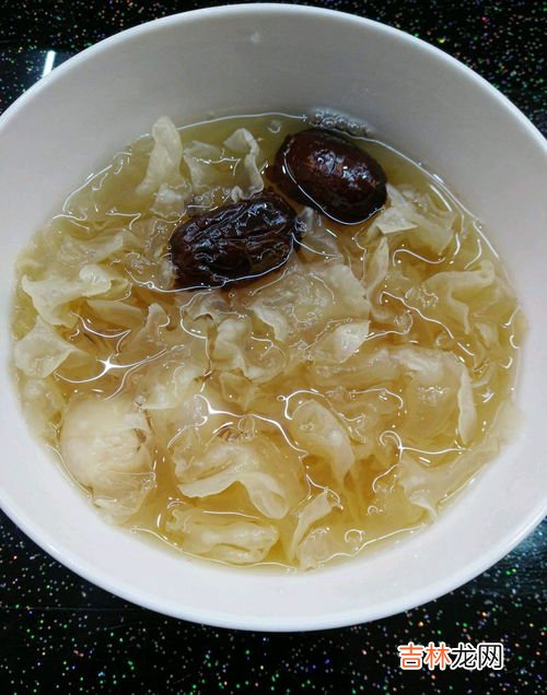 冬天银耳汤隔夜能喝吗,冬天煮好的银耳汤隔夜能吃吗