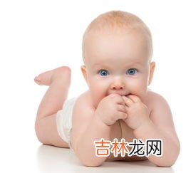 一岁半婴儿误吞樟脑丸,警惕儿童误吞异物，1岁宝宝误将樟脑丸当糖果吞下！孩子的现状如何？