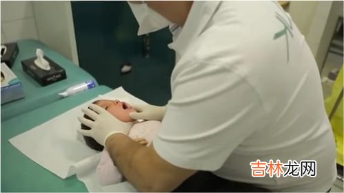 小孩为什么喉咙总有痰,小孩嗓子里老有痰怎么办
